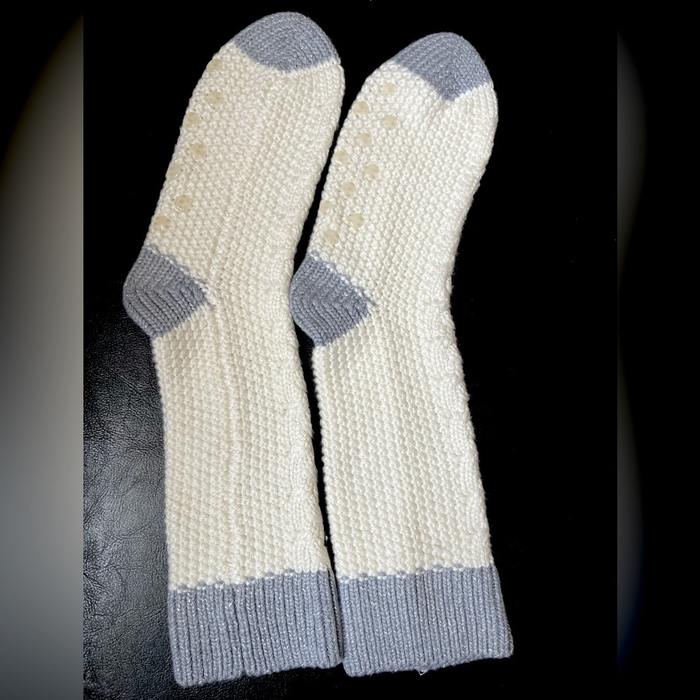 Victoria's Secret Cream and Gray Knit Socks. Sz: XS/S